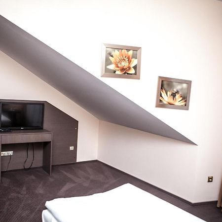 Hotel Sokolowska Airport Modlin Nowy Dwór Mazowiecki Szoba fotó