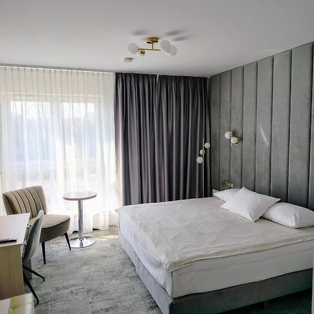 Hotel Sokolowska Airport Modlin Nowy Dwór Mazowiecki Kültér fotó
