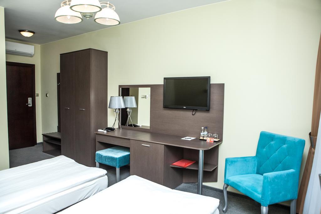 Hotel Sokolowska Airport Modlin Nowy Dwór Mazowiecki Szoba fotó