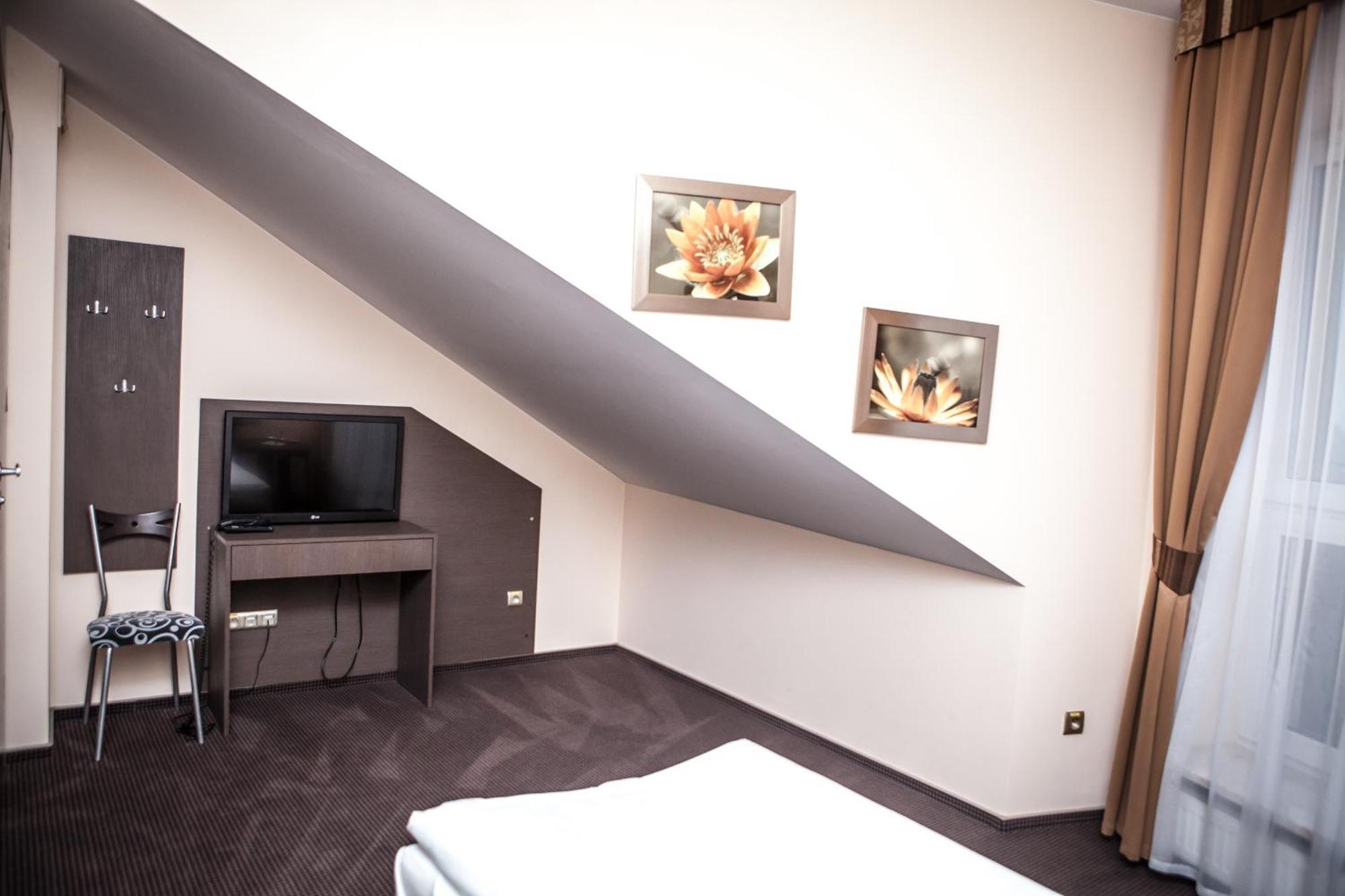Hotel Sokolowska Airport Modlin Nowy Dwór Mazowiecki Szoba fotó