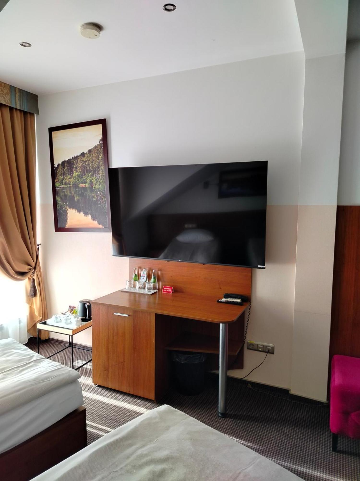 Hotel Sokolowska Airport Modlin Nowy Dwór Mazowiecki Kültér fotó