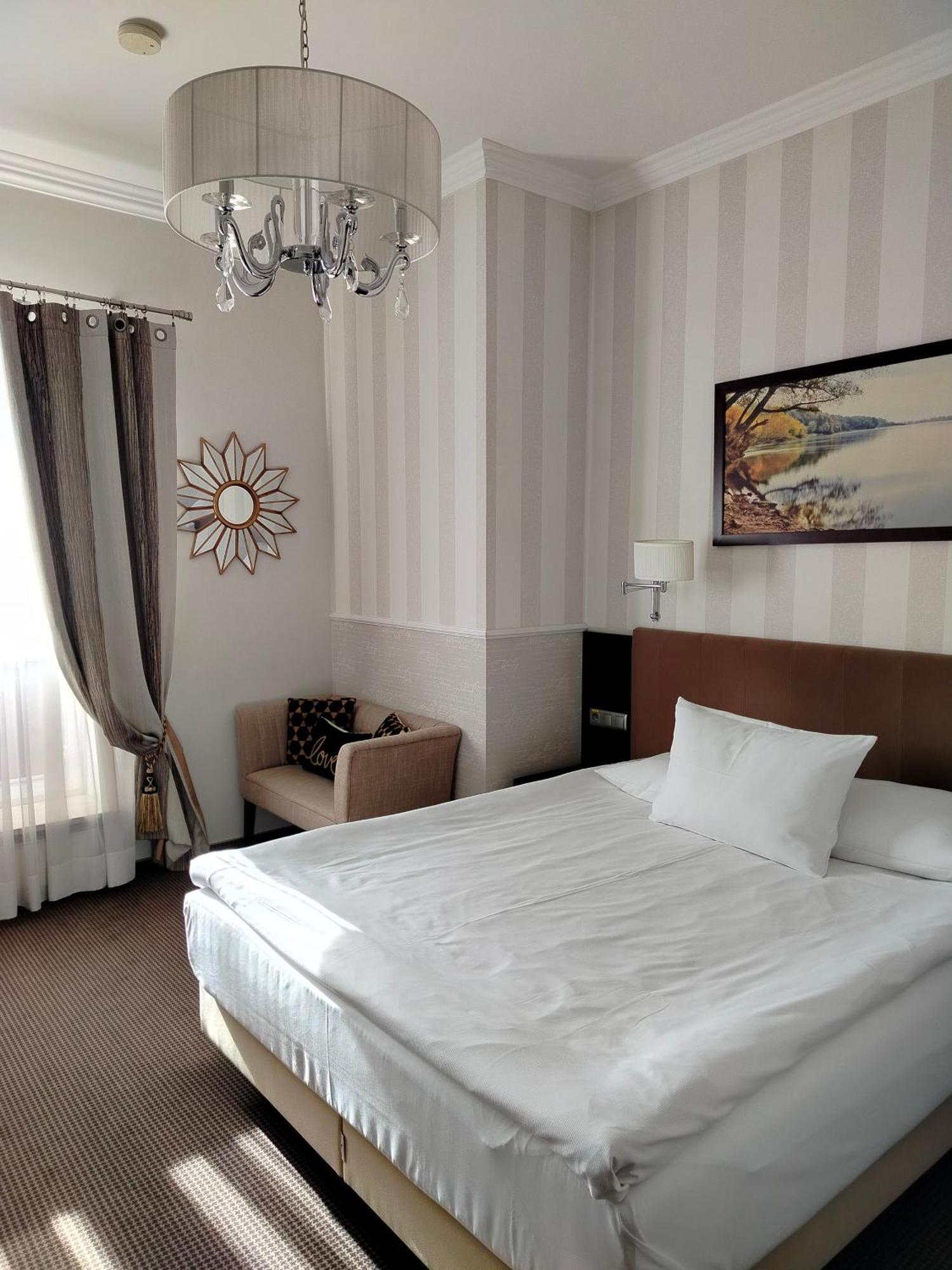 Hotel Sokolowska Airport Modlin Nowy Dwór Mazowiecki Szoba fotó