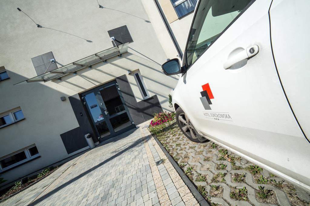 Hotel Sokolowska Airport Modlin Nowy Dwór Mazowiecki Kültér fotó