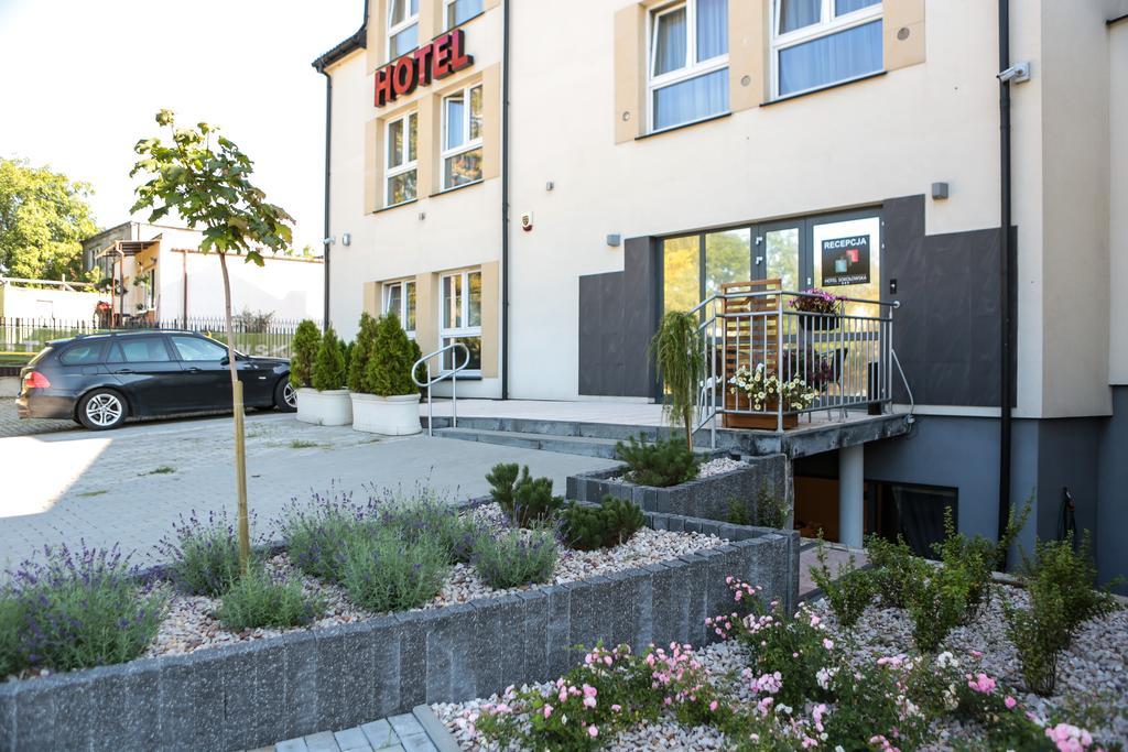 Hotel Sokolowska Airport Modlin Nowy Dwór Mazowiecki Kültér fotó