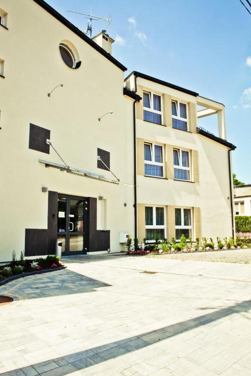 Hotel Sokolowska Airport Modlin Nowy Dwór Mazowiecki Kültér fotó