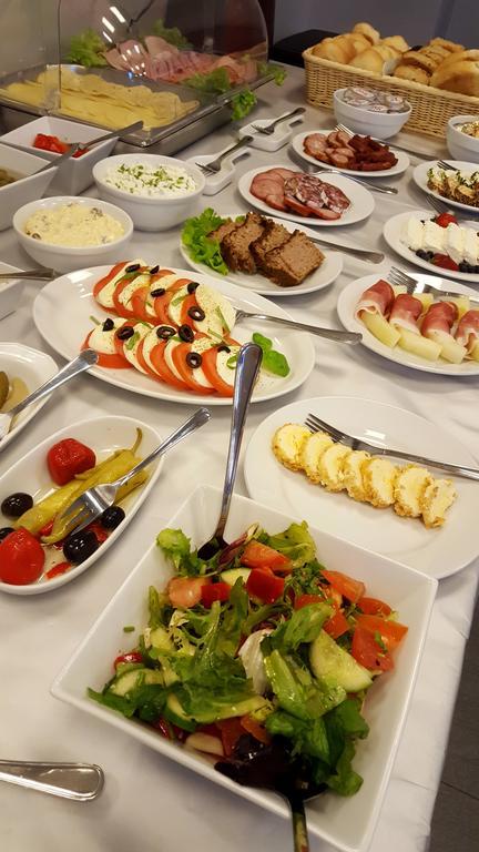 Hotel Sokolowska Airport Modlin Nowy Dwór Mazowiecki Kültér fotó