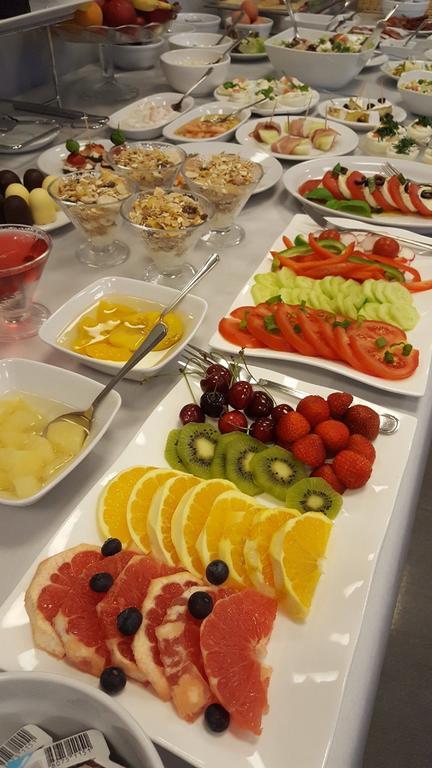 Hotel Sokolowska Airport Modlin Nowy Dwór Mazowiecki Kültér fotó