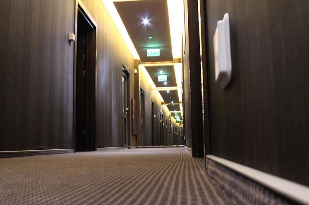 Hotel Sokolowska Airport Modlin Nowy Dwór Mazowiecki Kültér fotó