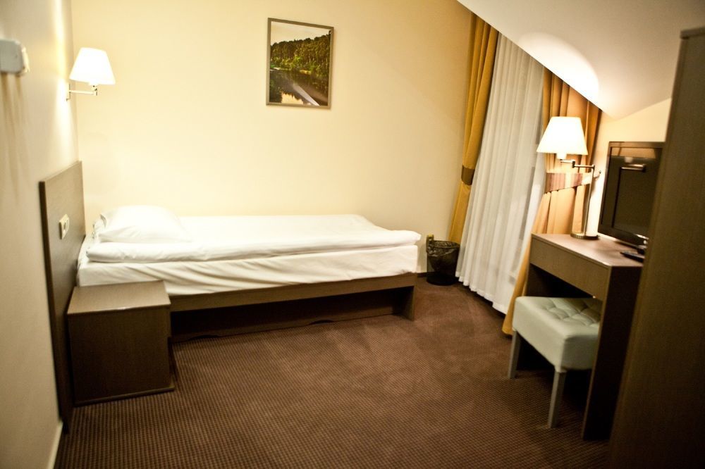 Hotel Sokolowska Airport Modlin Nowy Dwór Mazowiecki Kültér fotó