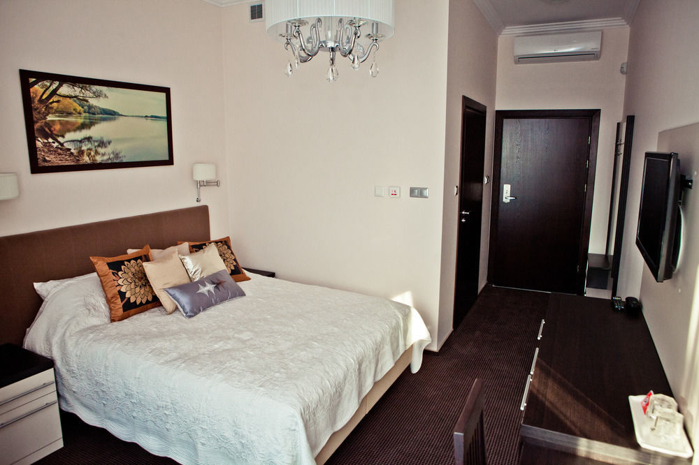 Hotel Sokolowska Airport Modlin Nowy Dwór Mazowiecki Kültér fotó