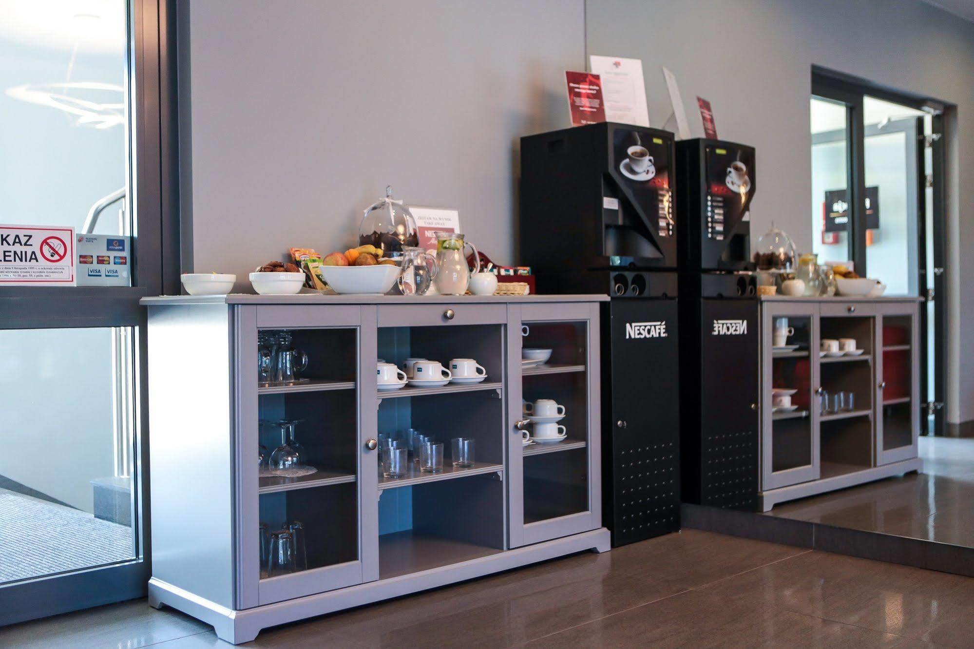 Hotel Sokolowska Airport Modlin Nowy Dwór Mazowiecki Kültér fotó
