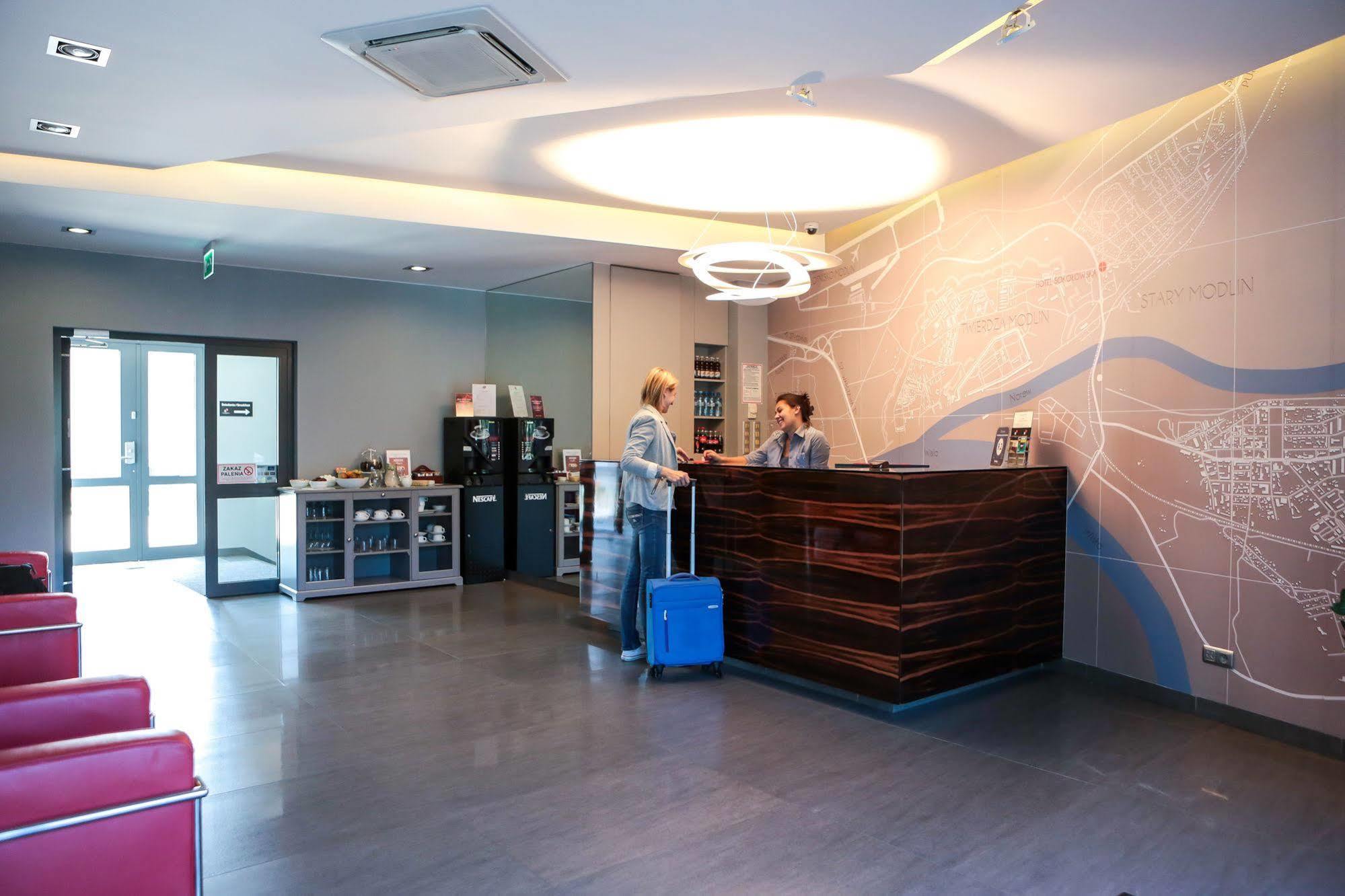 Hotel Sokolowska Airport Modlin Nowy Dwór Mazowiecki Kültér fotó