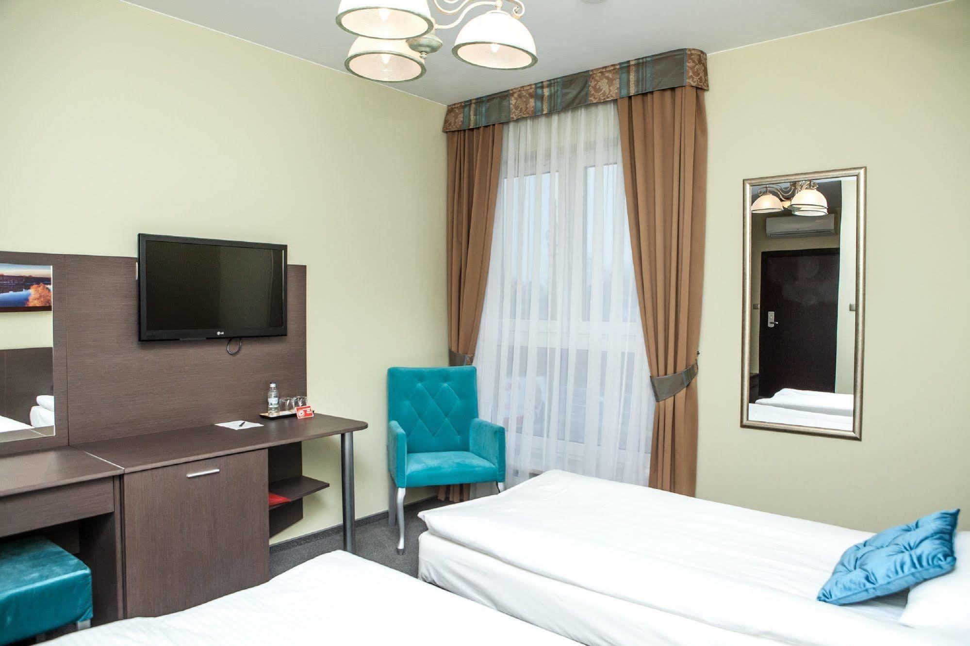 Hotel Sokolowska Airport Modlin Nowy Dwór Mazowiecki Kültér fotó